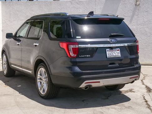 Used 2017 Ford Explorer Limited w/ Equipment Group 301A FWD image 7
