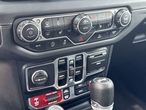 Used 2024 Jeep Wrangler Unlimited Rubicon w/ XTREMEE 35" Tire Package image 17