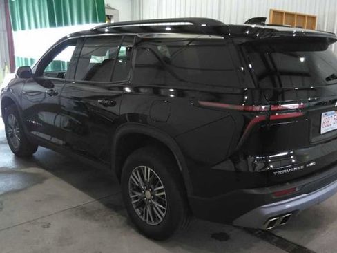 Used 2025 Chevrolet Traverse LT image 5