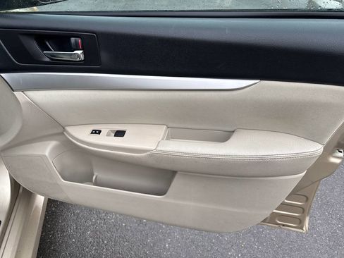 Used 2010 Subaru Legacy 3.6R Premium image 19