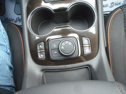 Used 2023 GMC Acadia AT4 image 16