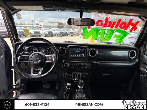 Used 2020 Jeep Wrangler Unlimited Sahara image 30