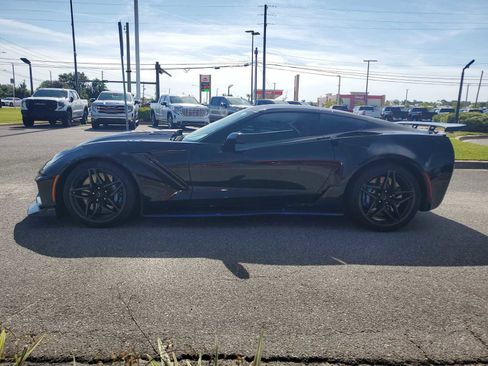 Used 2019 Chevrolet Corvette ZR1 RWD image 2