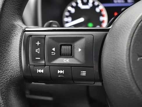 Used 2023 Nissan Rogue SV FWD image 24