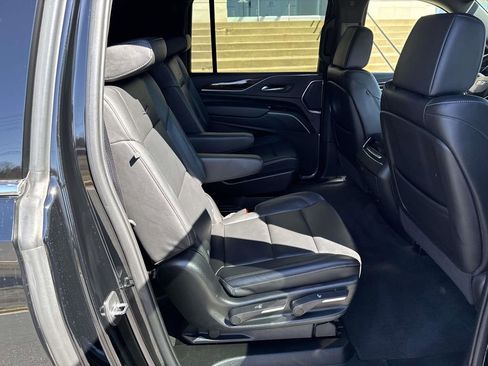 Used 2022 Cadillac Escalade ESV Luxury image 10