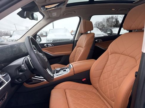 Used 2024 BMW X7 xDrive40i w/ Climate Comfort Package image 9