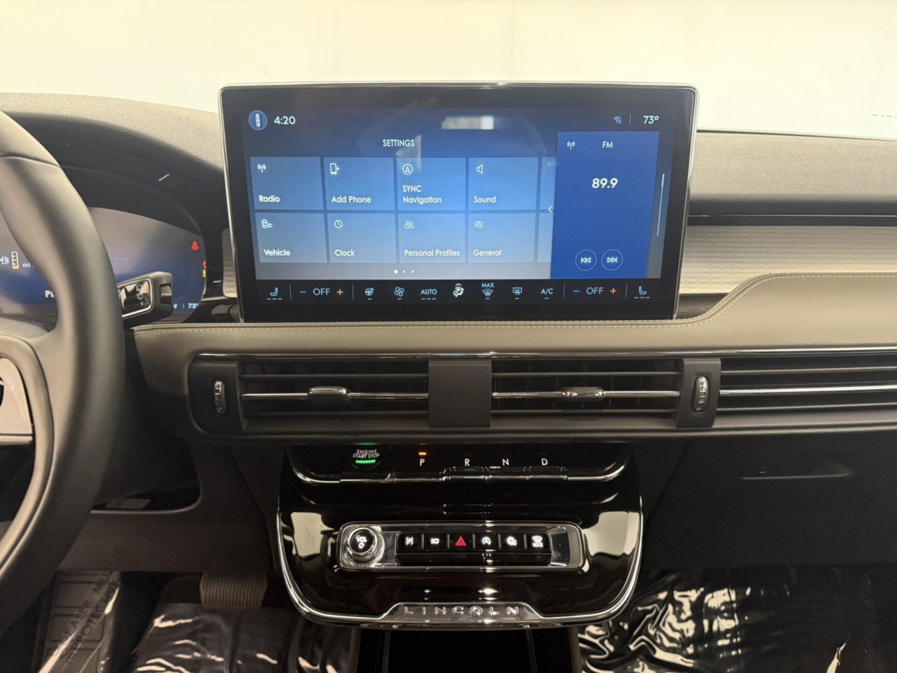 Used 2025 Lincoln Corsair AWD w/ Jet Appearance Package image 19