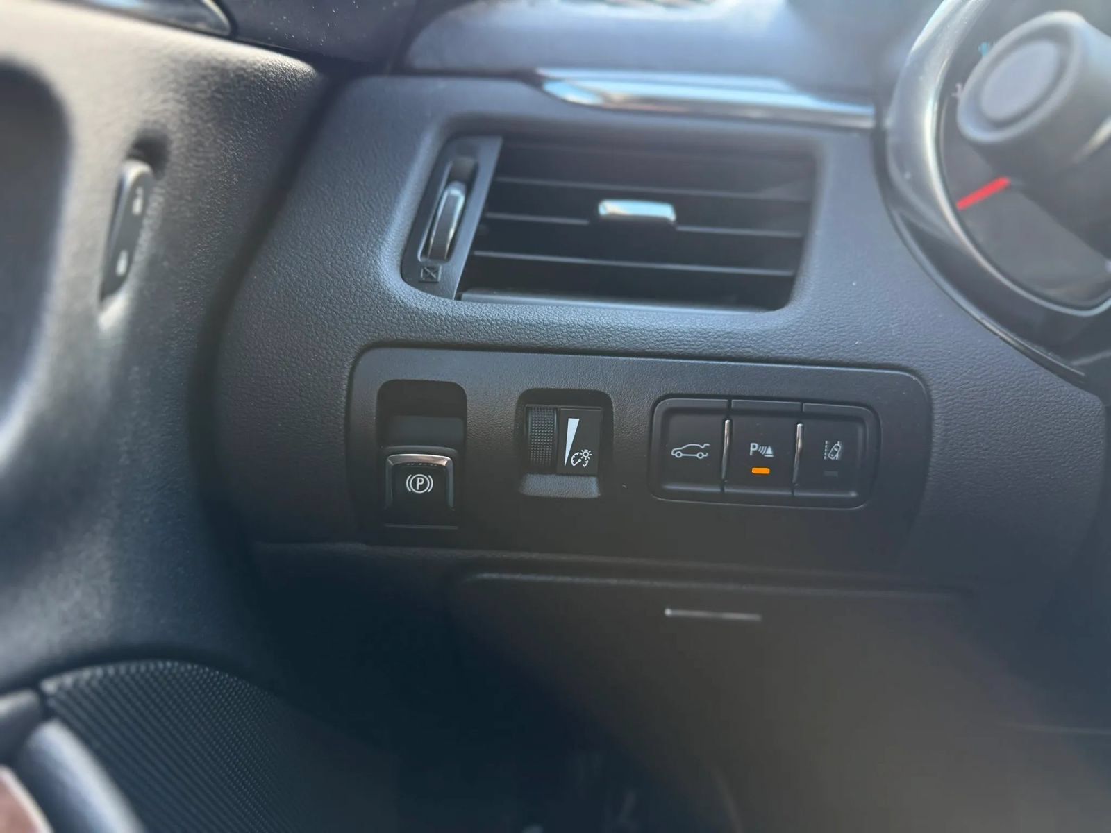 Used 2014 Chevrolet Impala LTZ FWD image 25