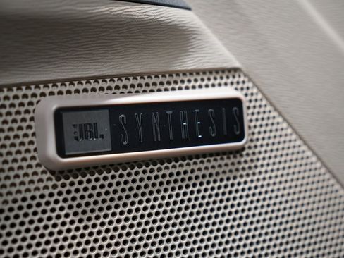 Used 2015 Toyota Venza XLE w/ XLE Premium Package image 12