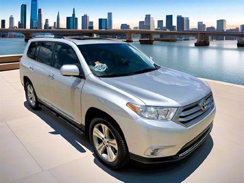 Used 2013 Toyota Highlander Limited FWD image 1