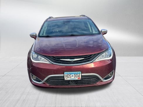 Used 2018 Chrysler Pacifica Limited w/ Advanced Safetytec Group image 2