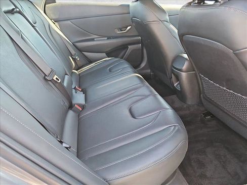 Used 2025 Hyundai Elantra Limited image 19