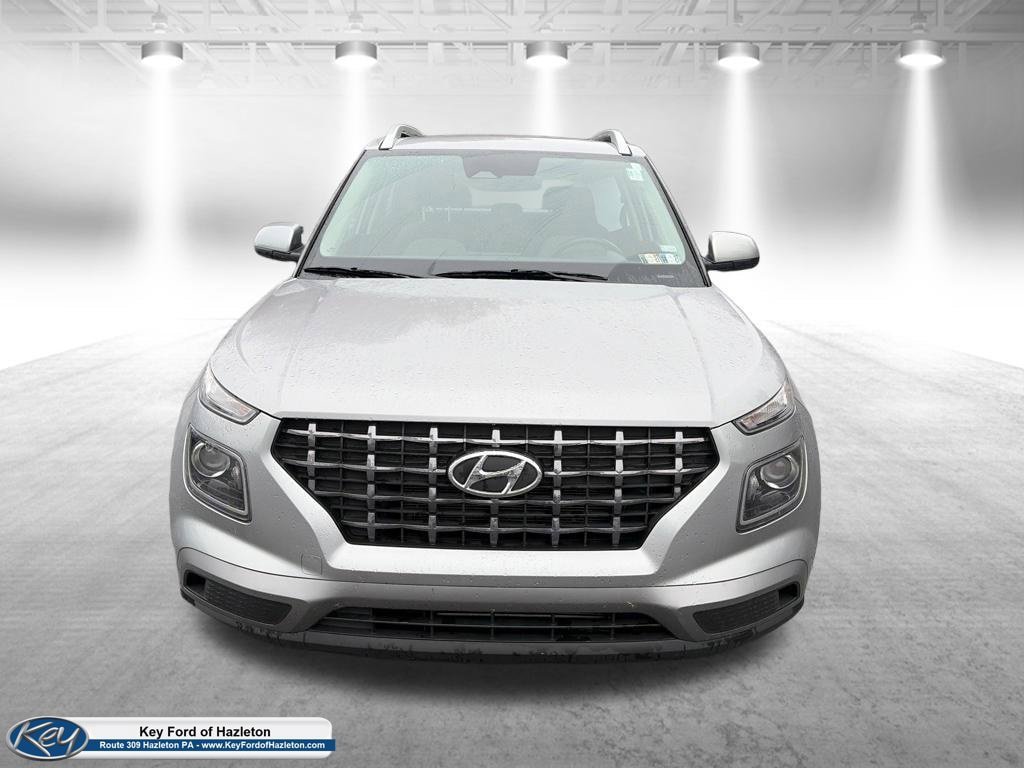 Used 2025 Hyundai Venue SEL FWD image 2