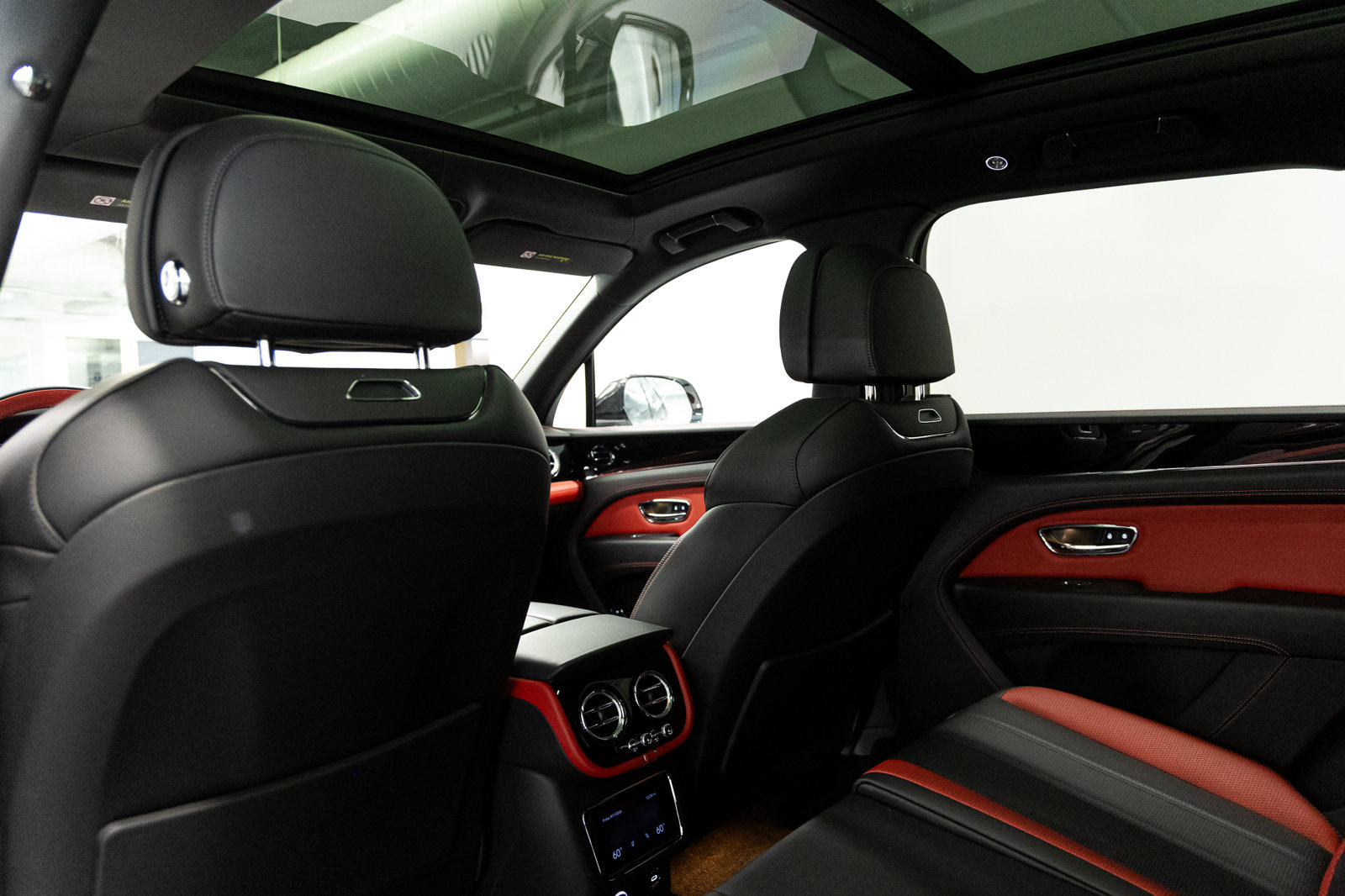 Used 2023 Bentley Bentayga AWD/4WD image 45