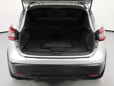 Used 2022 Nissan Rogue Sport SV image 9