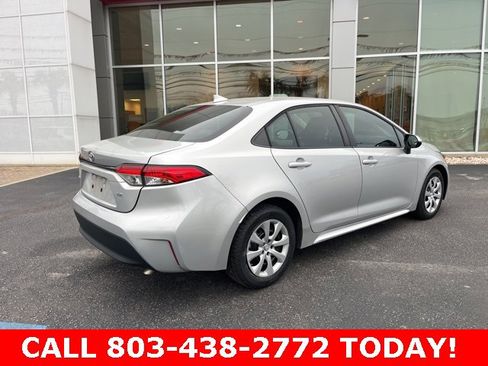 Used 2023 Toyota Corolla LE image 3