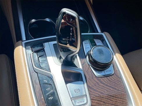 Used 2022 BMW 750i xDrive w/ Executive Package image 17