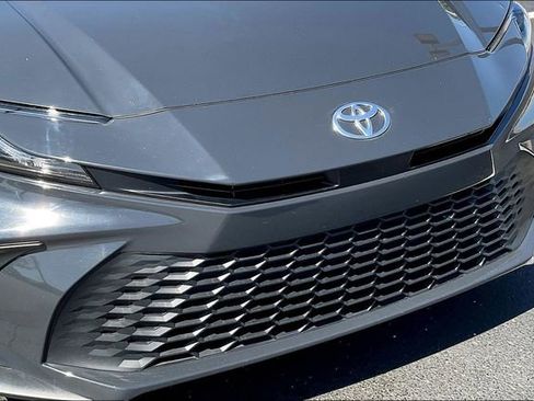 Used 2025 Toyota Camry SE image 30