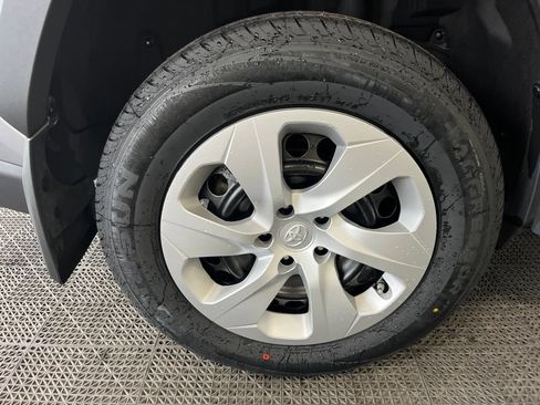 Used 2024 Toyota RAV4 LE AWD/4WD image 26