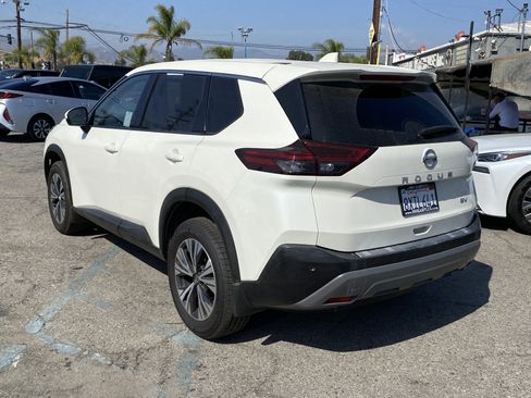 Used 2021 Nissan Rogue SV FWD image 9