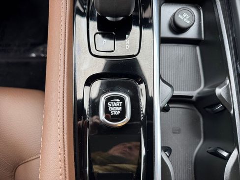 Certified 2025 Volvo V90 B6 Cross Country Plus image 17