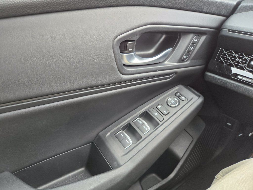 Used 2025 Honda Accord EX-L image 13