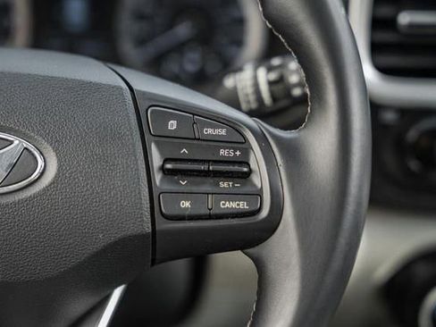 Used 2021 Hyundai Venue SEL w/ Premium Package image 24