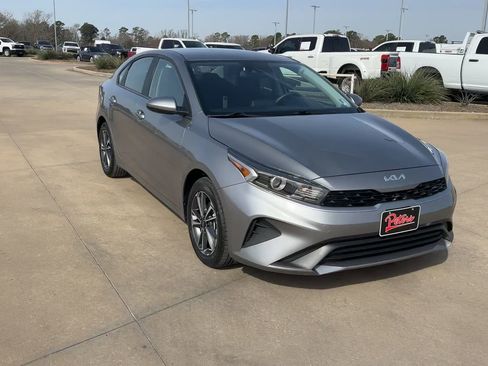 Used 2024 Kia Forte LXS image 3