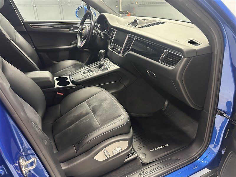 Used 2018 Porsche Macan AWD/4WD image 11
