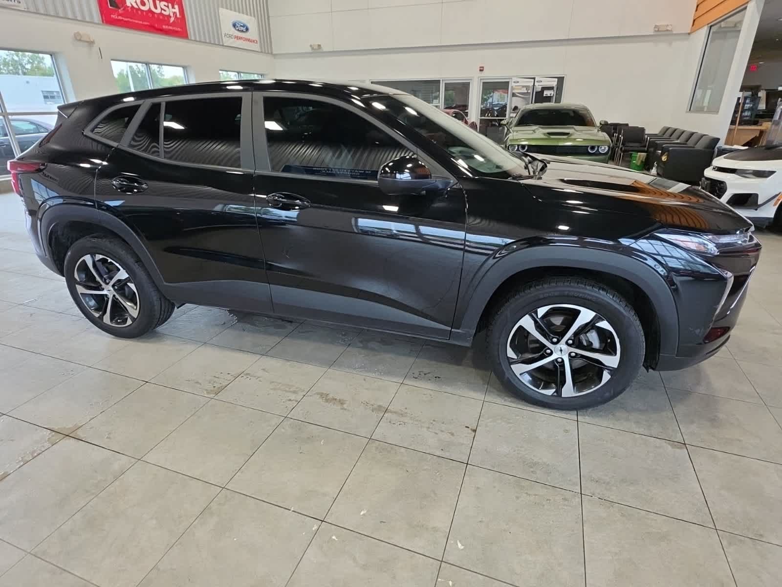 Used 2024 Chevrolet Trax RS FWD image 5