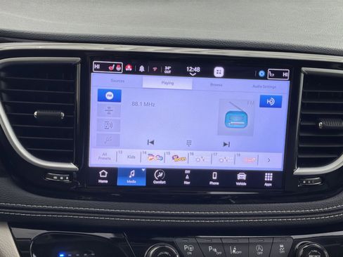 Used 2022 Chrysler Pacifica Limited image 18