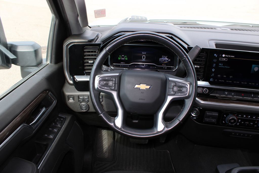 Used 2025 Chevrolet Silverado 3500 LT w/ Convenience Package AWD/4WD image 10