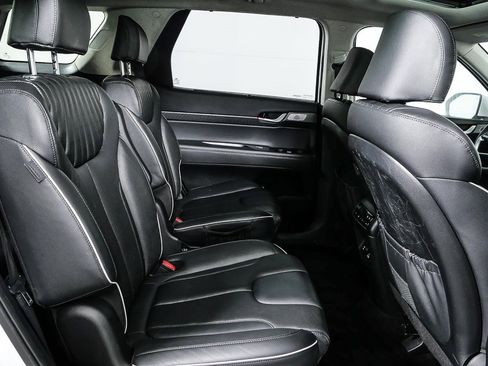 Used 2023 Hyundai Palisade Limited w/ Winter Package image 23