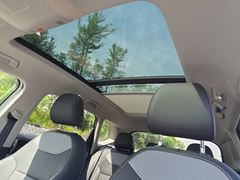 Certified 2024 Volkswagen Taos SEL AWD/4WD image 3
