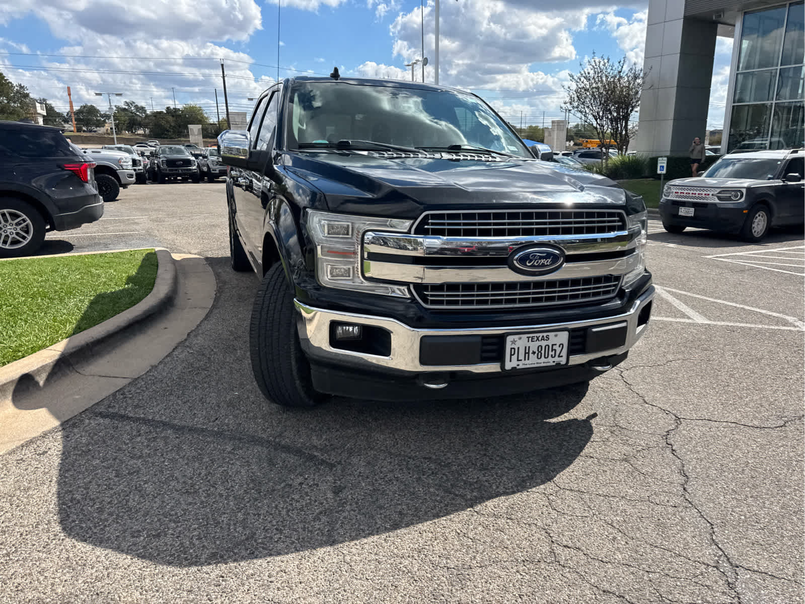 Used 2018 Ford F150 Lariat w/ Equipment Group 502A Luxury AWD/4WD image 4