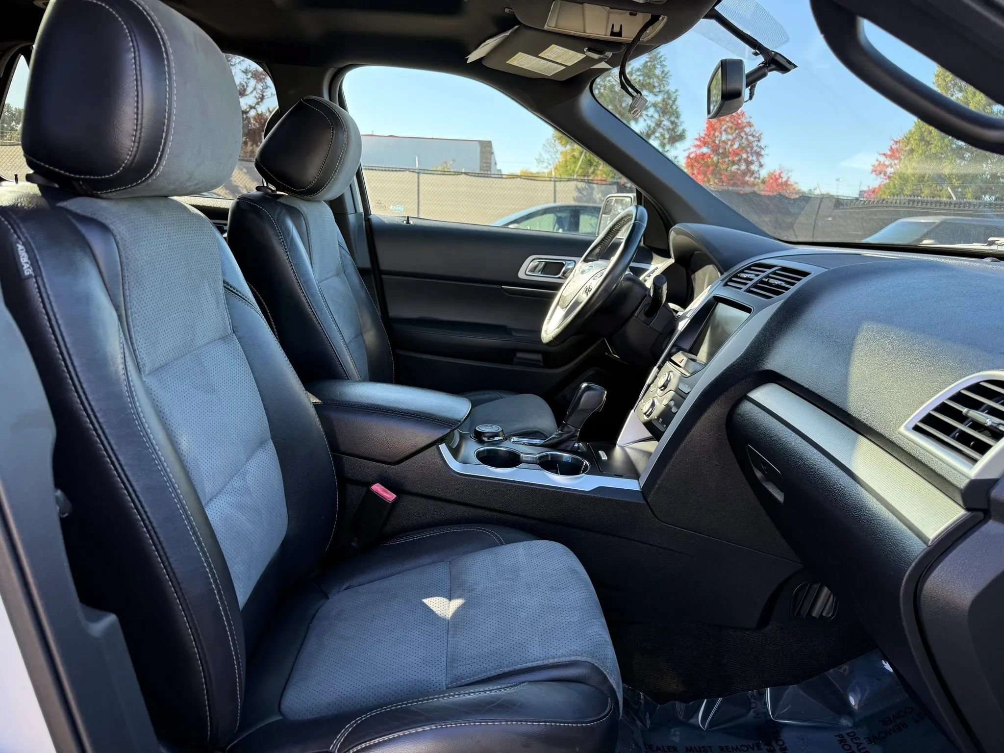Used 2015 Ford Explorer XLT w/ Equipment Group 202B AWD/4WD image 18