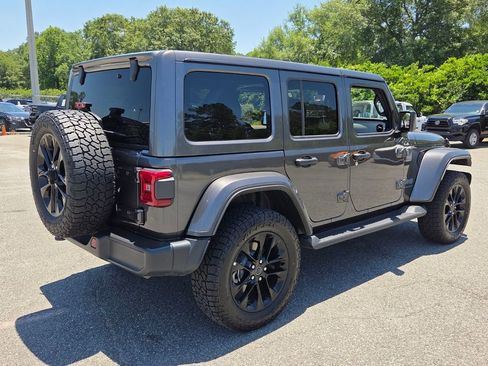 Used 2025 Jeep Wrangler Unlimited Sahara AWD/4WD image 10