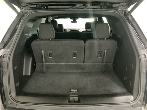 Used 2023 Chevrolet Traverse LT AWD/4WD image 7