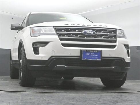 Certified 2018 Ford Explorer XLT w/ Equipment Group 202A image 38
