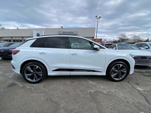 Used 2024 Audi Q4 e-tron Prestige w/ Black Optic Package image 2