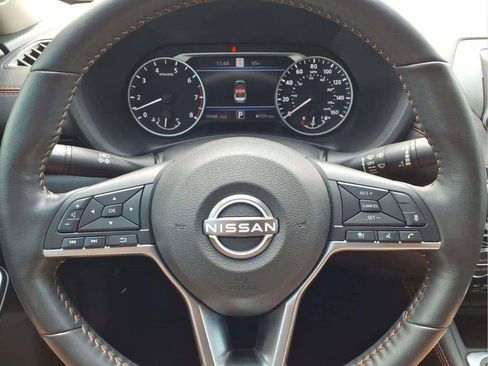 Used 2025 Nissan Sentra SR w/ SR Premium Package FWD image 14