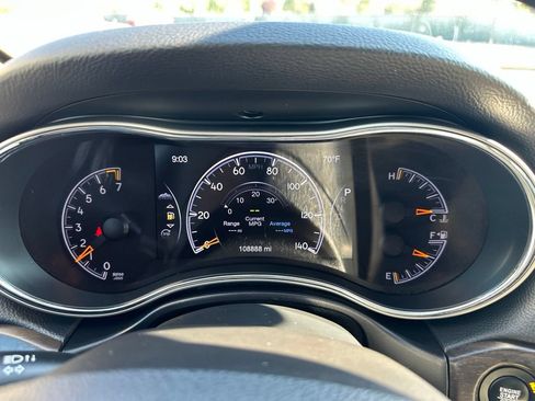 Used 2017 Jeep Grand Cherokee Limited AWD/4WD image 2