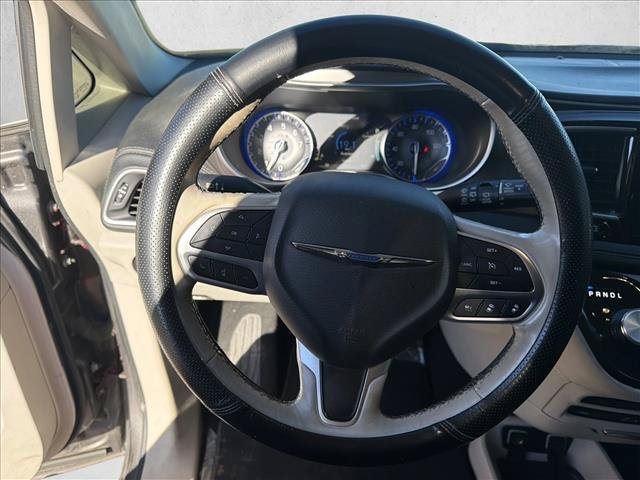 Used 2018 Chrysler Pacifica Limited w/ Advanced Safetytec Group FWD image 12