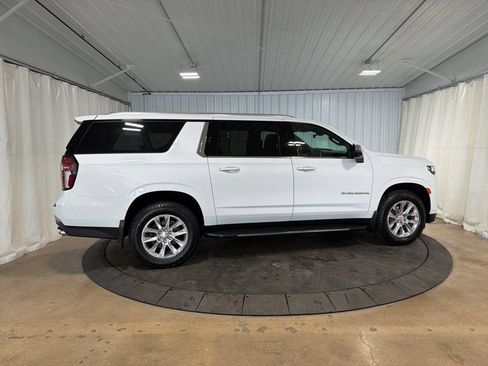 Used 2021 Chevrolet Suburban Premier w/ Premium Package AWD/4WD image 10