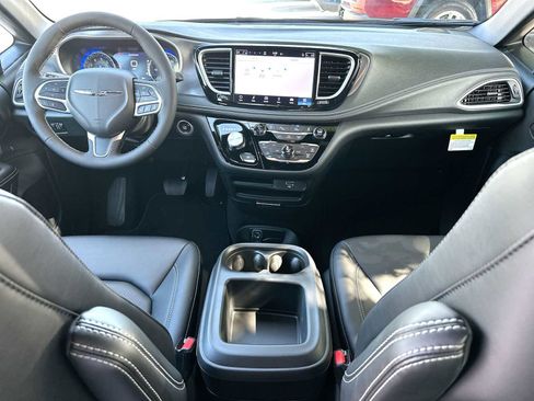 New 2026 Chrysler Pacifica Select FWD image 25
