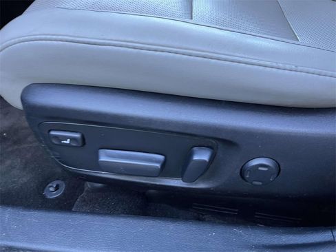 Used 2014 Toyota Avalon Limited image 13