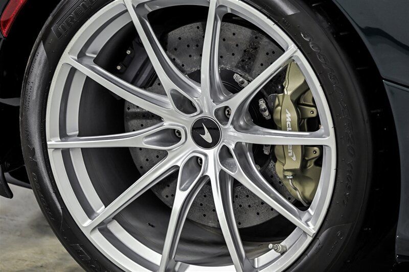 Used 2022 McLaren 765LT RWD image 20