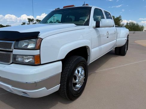 Used 2005 Chevrolet Silverado 3500 LT w/ Heavy-Duty Power Package AWD/4WD image 12