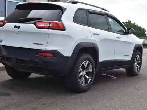 Used 2017 Jeep Cherokee Trailhawk w/ Comfort & Convenience Group AWD/4WD image 18