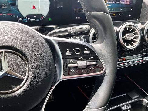 Certified 2021 Mercedes-Benz GLA 250 image 25